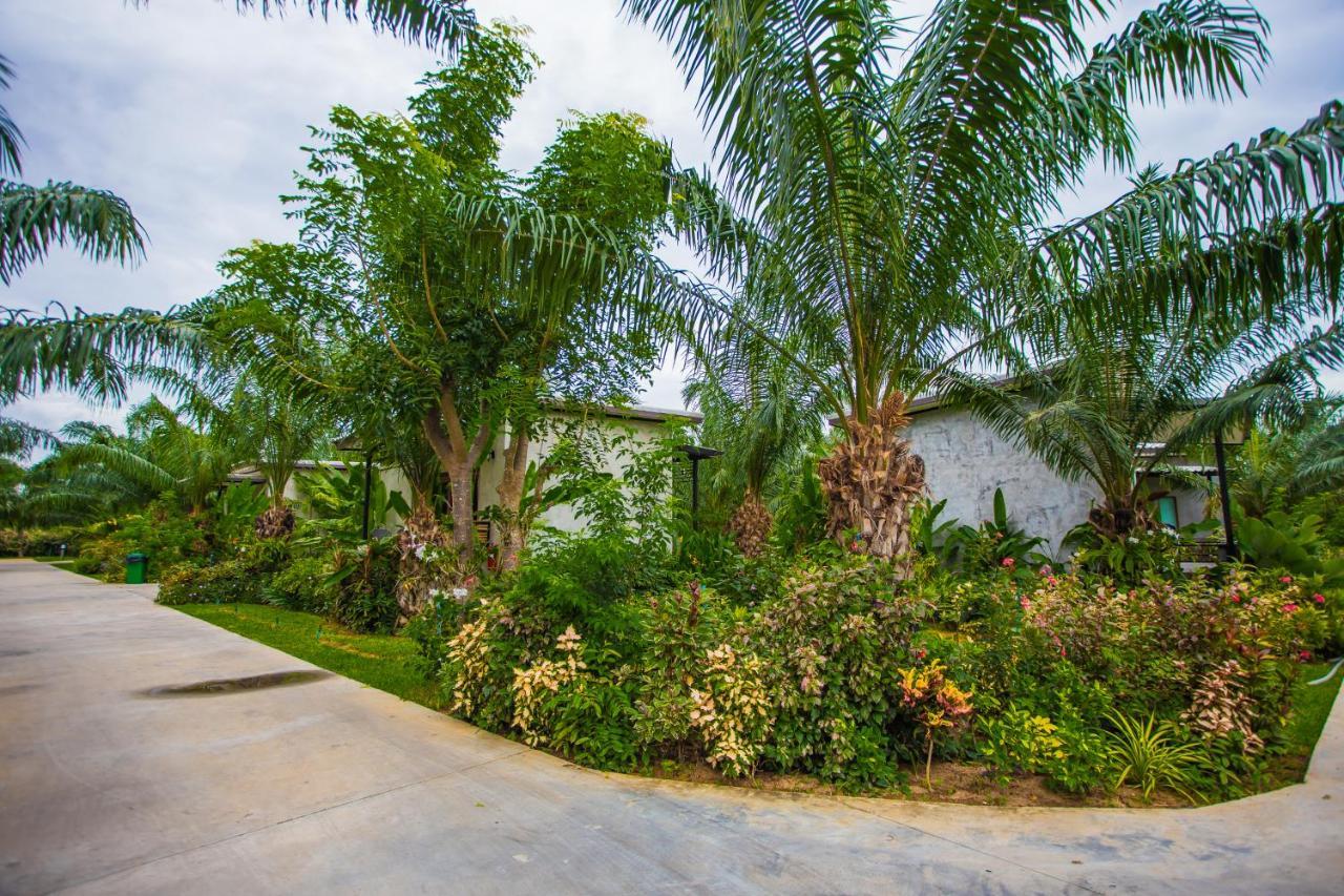 Palm Pran Resort Пран Бури Екстериор снимка